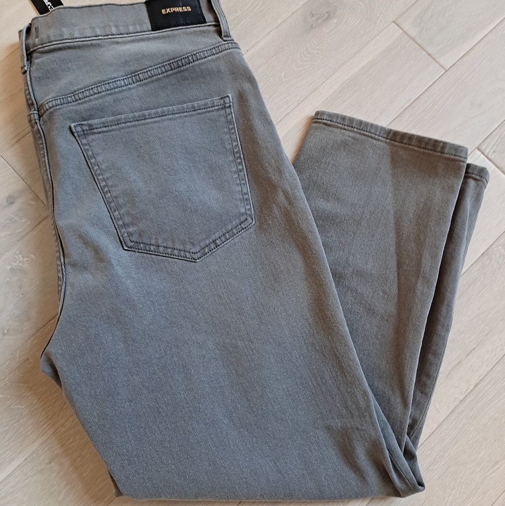 Express Super High Waisted Gray Faded Mom Jeans - Sz 14